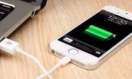 數(shù)據(jù)線可以給手機充電和數(shù)據(jù)傳輸