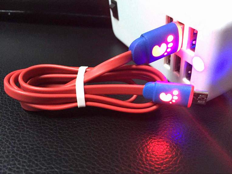 創(chuàng)意發(fā)光數(shù)據(jù)線 創(chuàng)意發(fā)光數(shù)據(jù)線