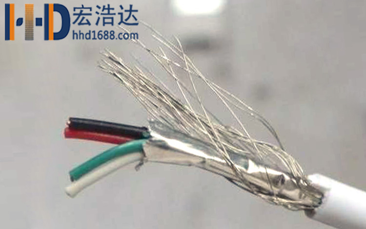 數(shù)據(jù)線的基本材料都是由塑料和鋁箔屏蔽層組成的